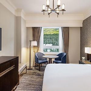 Fairmont 1 Queen Room